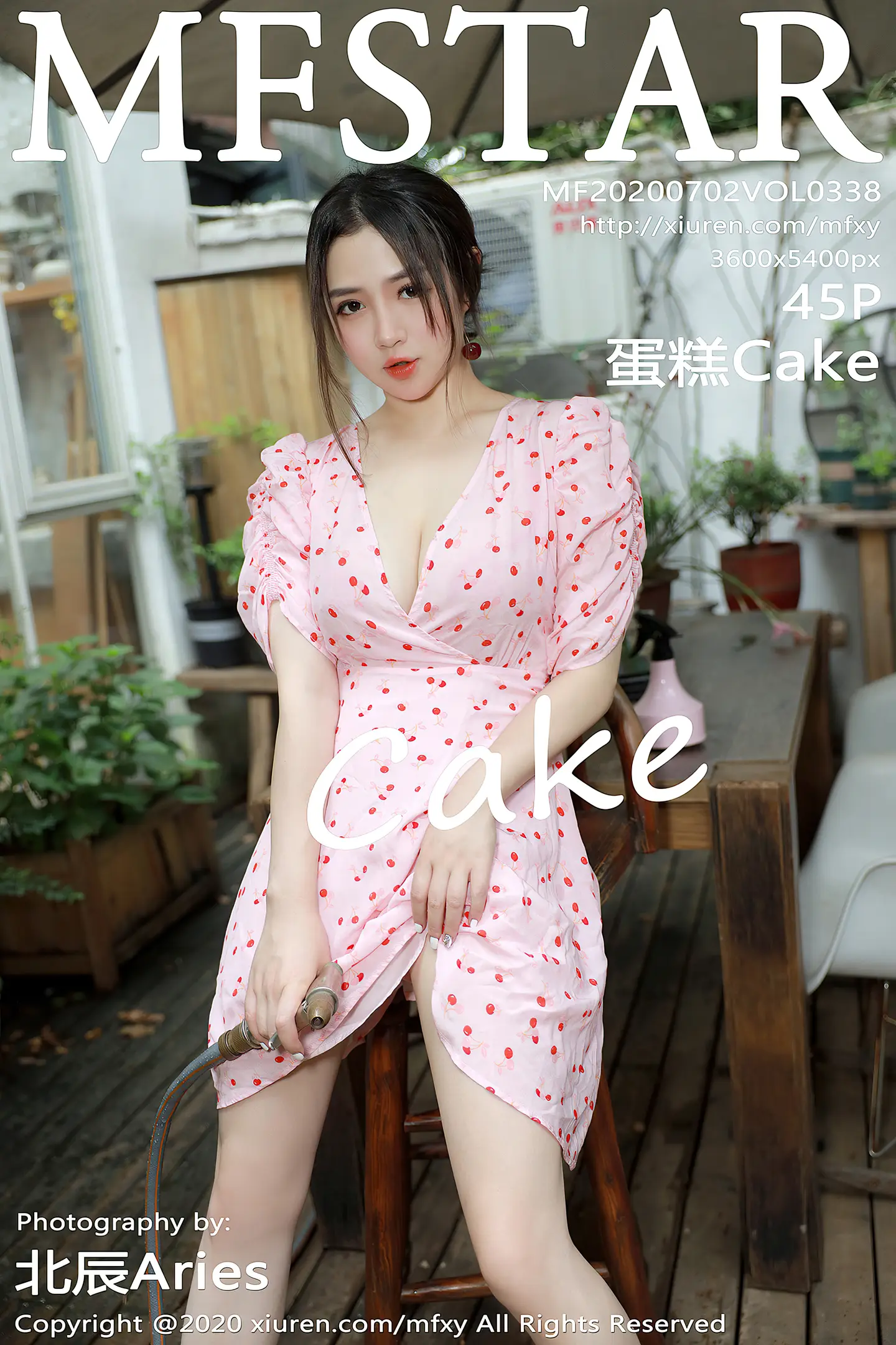 [MFStar模范学院]Vol.338_嫩模蛋糕Cake大理旅拍小碎花裙半脱露性感内衣诱惑写真45P-秀人网 - XiuRen.Pro